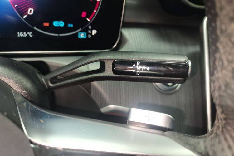 奔驰C级 2022款 C 200 L 运动版中控内饰18