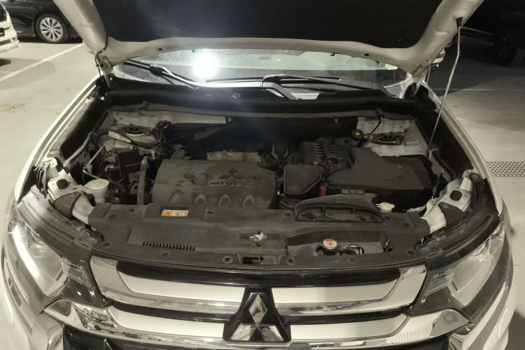 三菱 欧蓝德 2016款 2.4L 四驱精英版 5座局部细节24