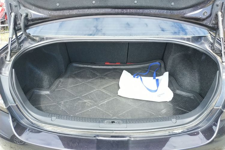 马自达 睿翼 2015款 2.0L 自动精英版机舱底盘23