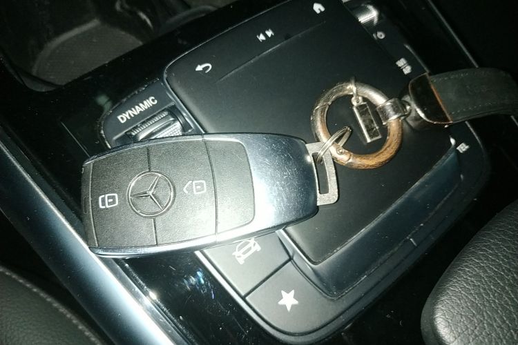 奔驰GLA 2023款 改款 GLA 200中控内饰7001