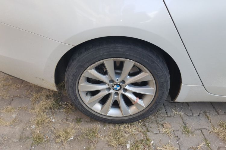 宝马5系GT 2015款 528i 领先型车身外观6008