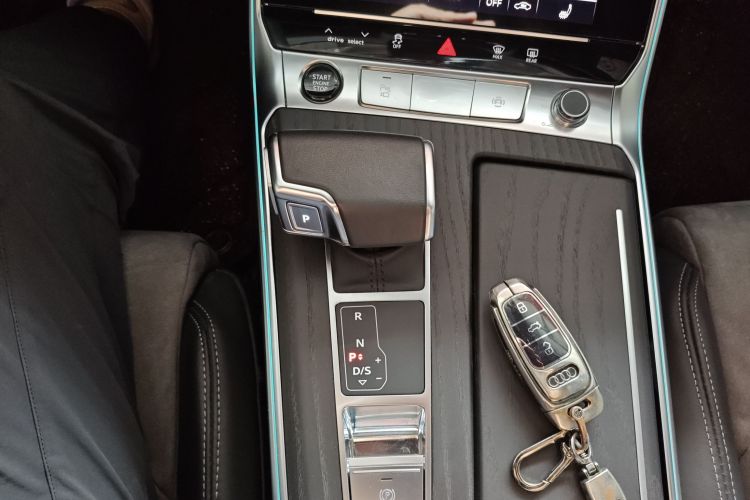 奥迪A6L 2024款 45 TFSI quattro 臻选动感型中控内饰18