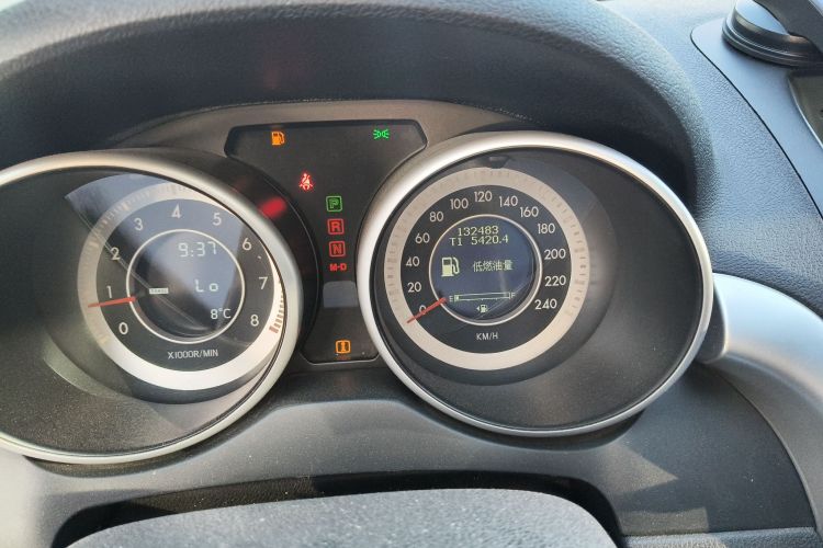 奔腾X80 2013款 2.0L 自动豪华型中控内饰15