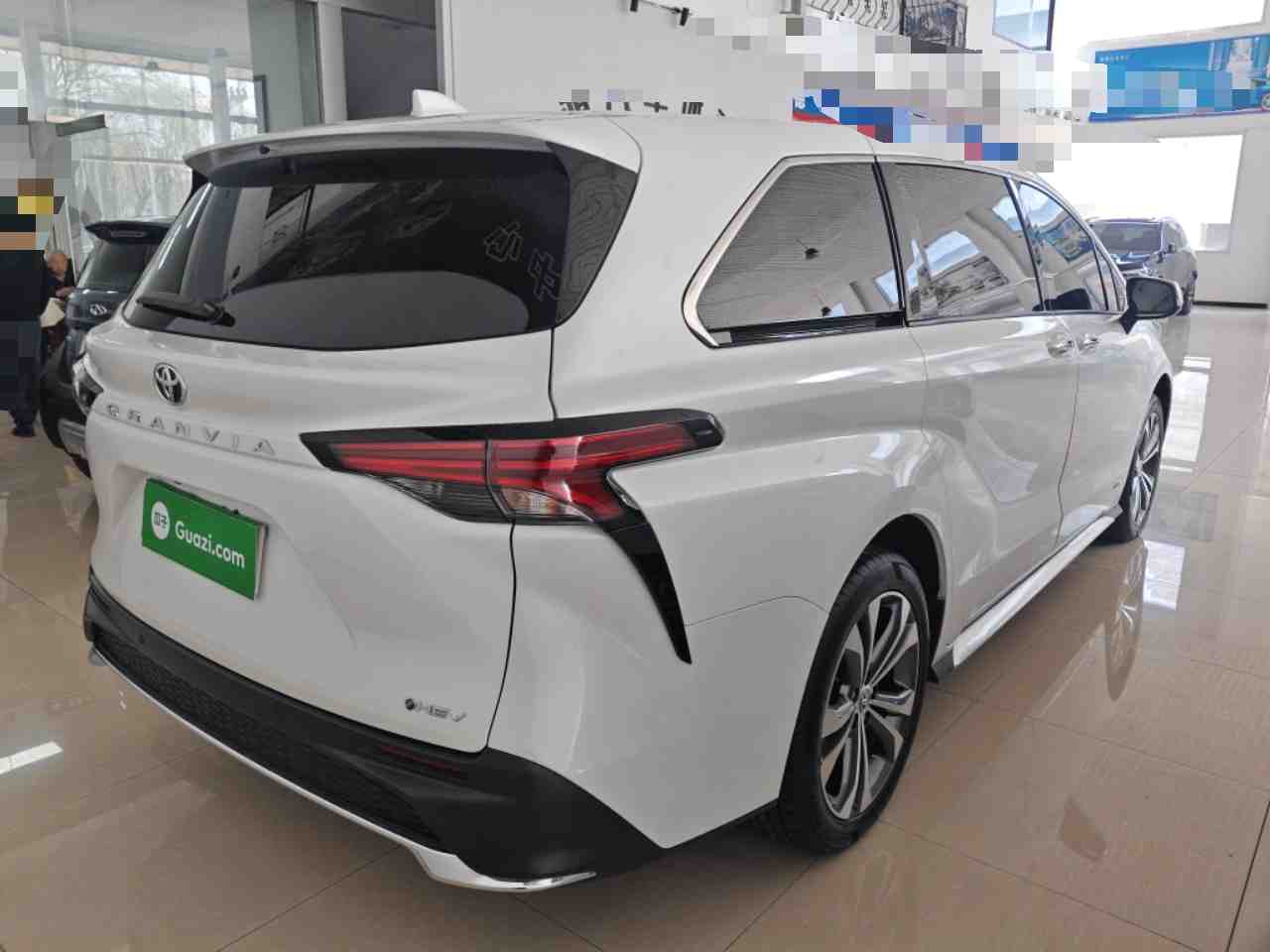 车辆右后45度外观展示