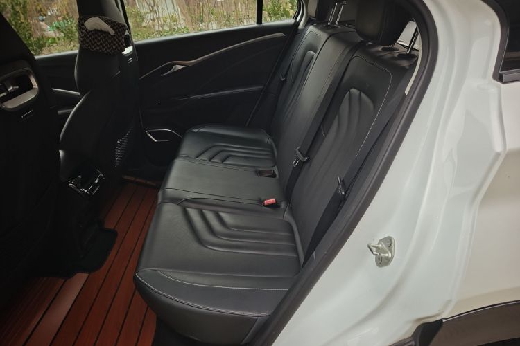 哪吒汽车 哪吒U 2022款 智610 三元锂中控内饰21