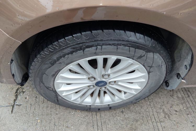 福特 福睿斯 2015款 1.5L 自动舒适型车身外观35