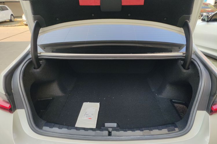 宝马i3 2022款 eDrive 35 L机舱底盘23