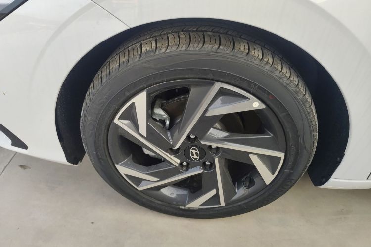 现代 伊兰特 2023款 1.5L CVT GLX精英版车身外观6007