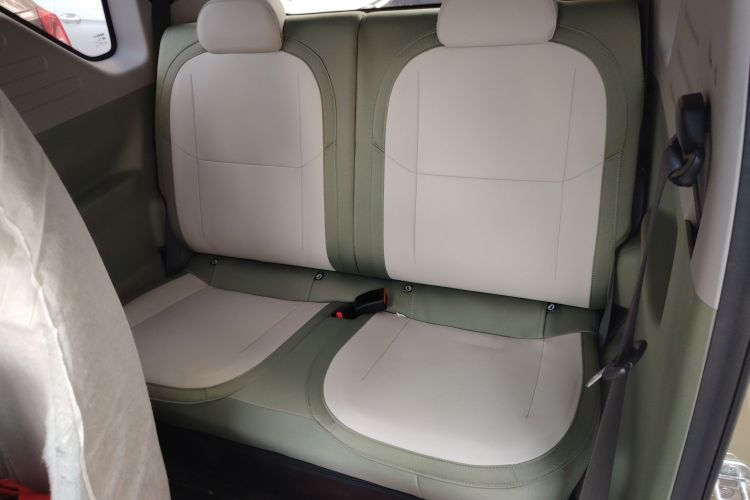 吉利银河 2025款 210km 熊猫骑士中控内饰21