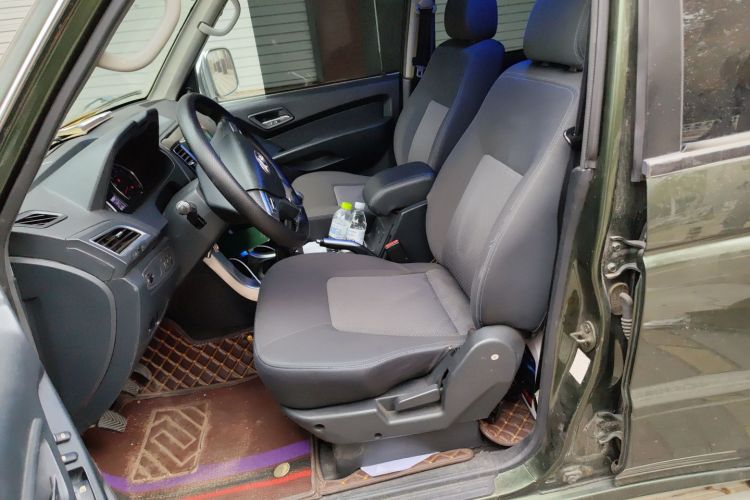 猎豹汽车 猎豹Q6 2015款 2.4L 手动两驱精英型中控内饰19