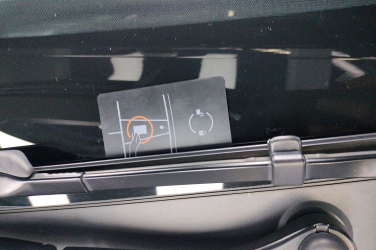 特斯拉 Model Y 2022款 长续航全轮驱动版中控内饰7001