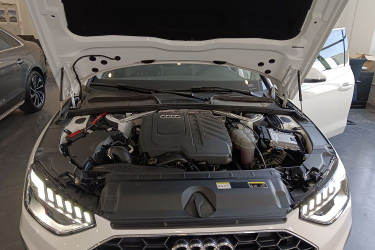 奥迪A4L 2024款 40 TFSI 时尚动感型机舱底盘24