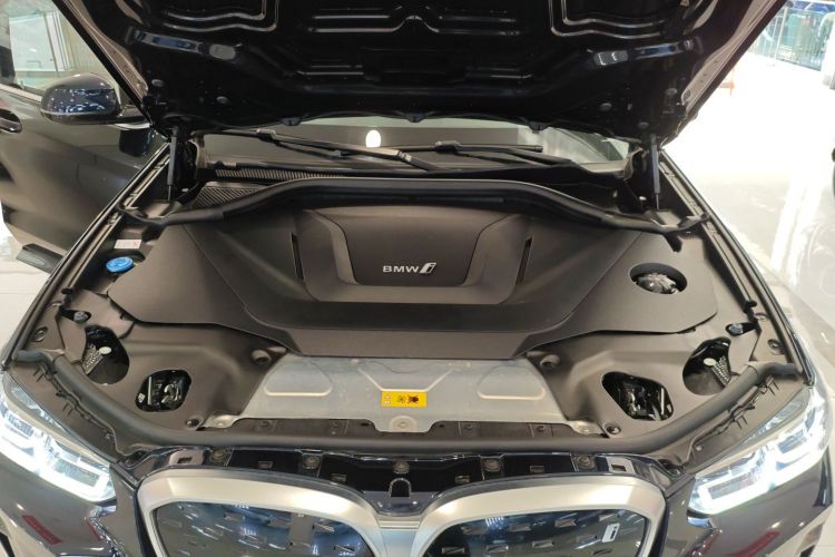 宝马iX3 2022款 改款 领先型机舱底盘24