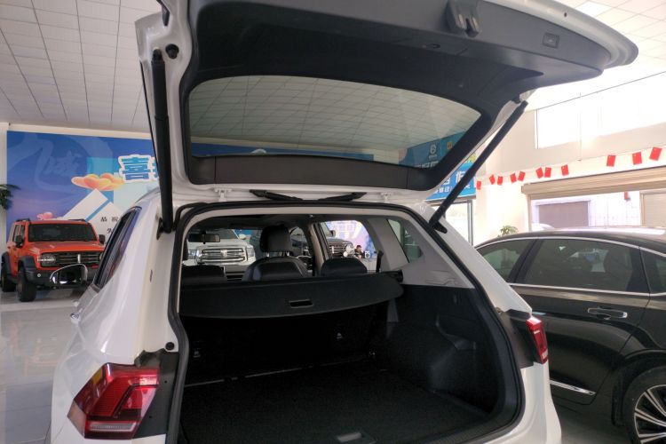 大众 途观L 2022款 330TSI 自动两驱智享版机舱底盘23