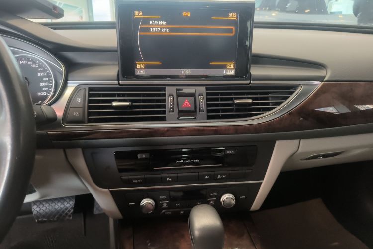 奥迪A6L 2016款 30 FSI 舒适型局部细节16