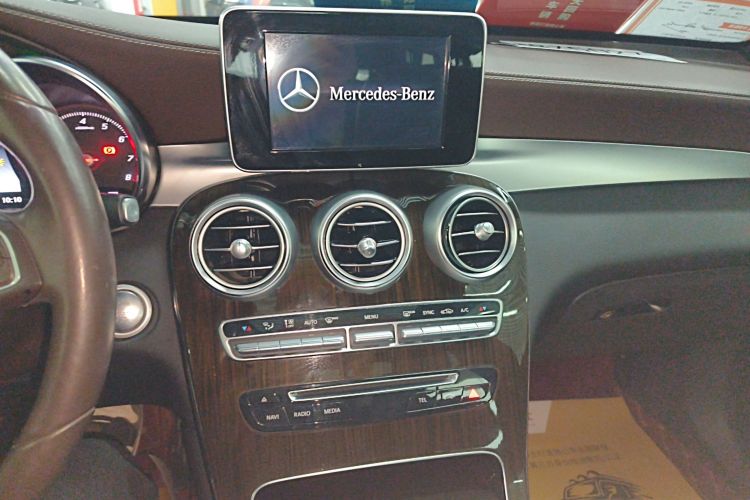 奔驰GLC 2018款 改款 GLC 260 4MATIC 动感型局部细节16