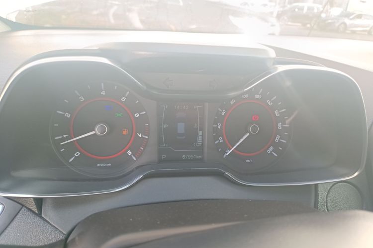 奇瑞 艾瑞泽5 2016款 1.5L CVT领潮版中控内饰14