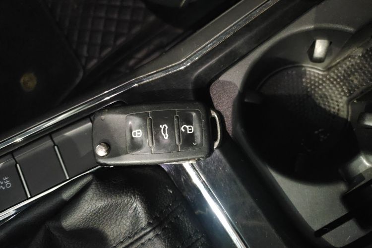 大众 帕萨特 2016款 330TSI DSG尊荣版中控内饰11