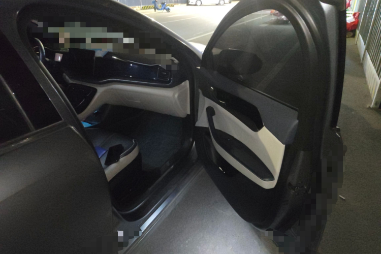 比亚迪 秦PLUS 2021款 DM-i 55KM 旗舰型局部细节9005