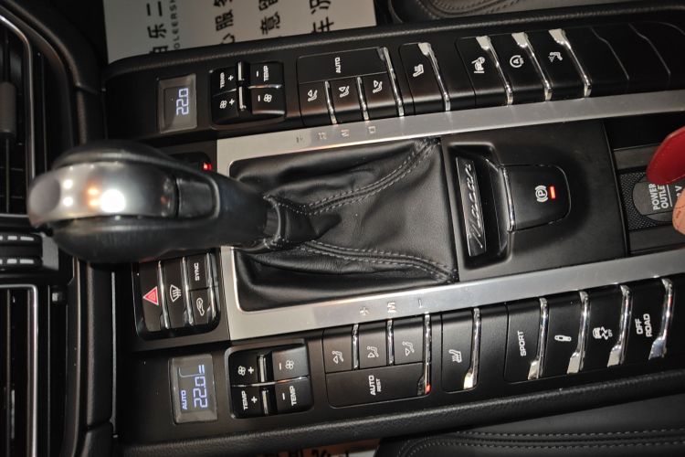 保时捷 2020款 Macan 2.0T中控内饰18