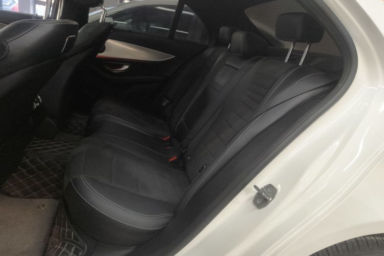 奔驰E级 2017款 改款 E 300 运动型中控内饰21