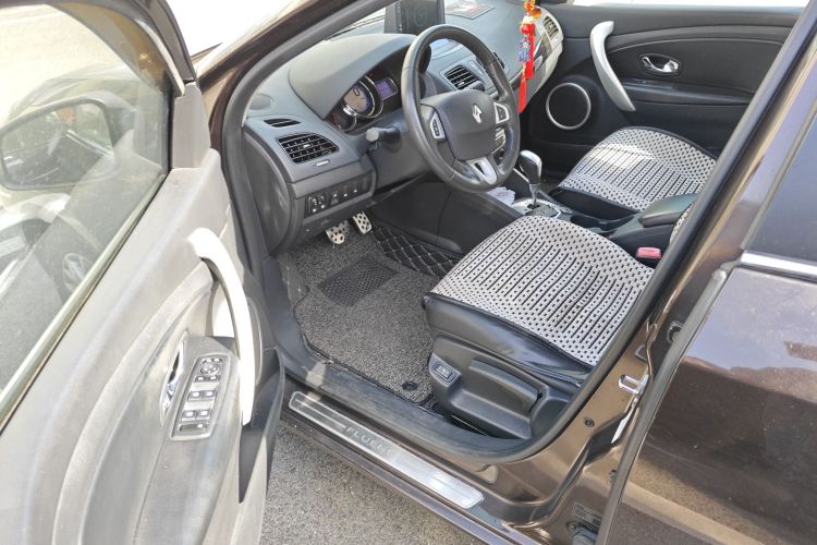 雷诺 风朗 2013款 2.0L 时尚版中控内饰7003