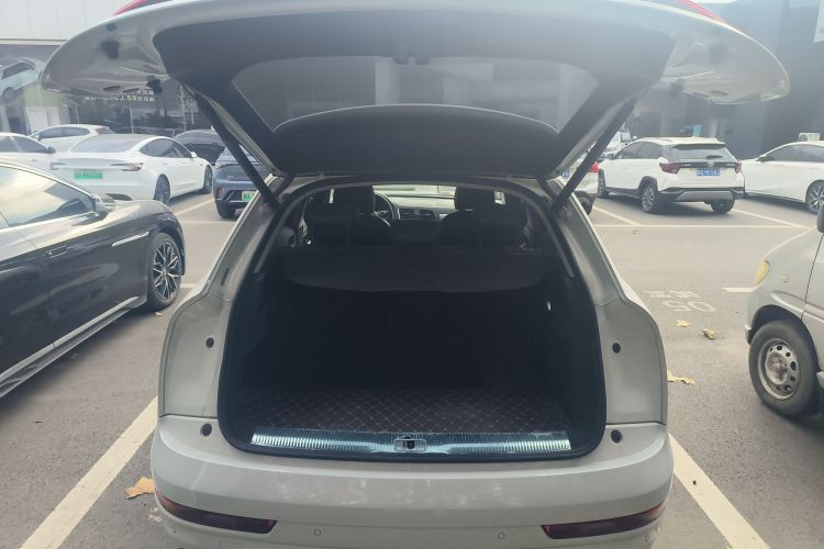 奥迪Q3 2018款 30周年年型 35 TFSI 时尚型机舱底盘23