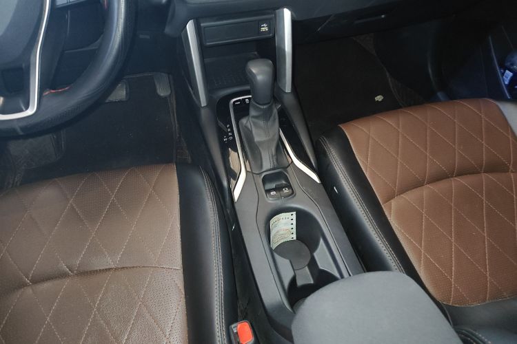 丰田 卡罗拉锐放 2022款 2.0L 豪华版中控内饰18