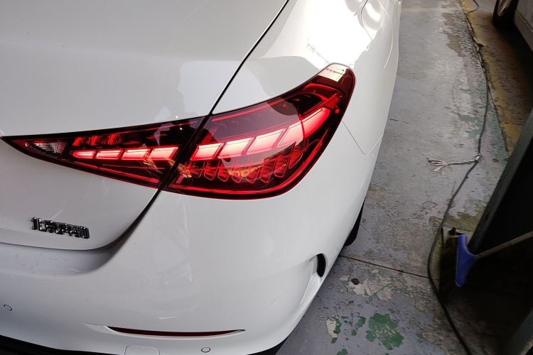 奔驰C级 2022款 C 200 L 运动版车身外观9