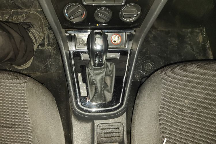 大众 2019款 改款 宝来·传奇 1.5L 自动时尚型 国VI中控内饰18