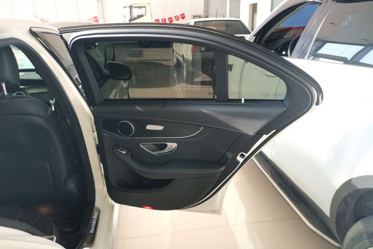 奔驰C级 2017款 改款 C 200 L 4MATIC 运动版中控内饰45