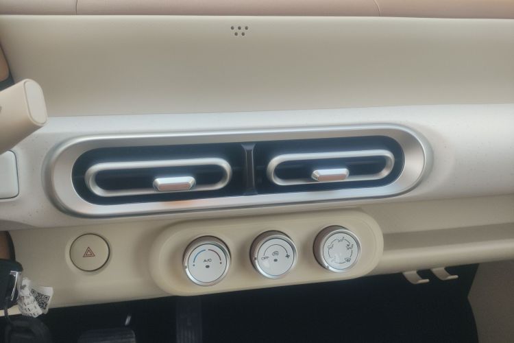 五菱汽车 宏光MINIEV 2024款 第三代 215km 青春版中控内饰16