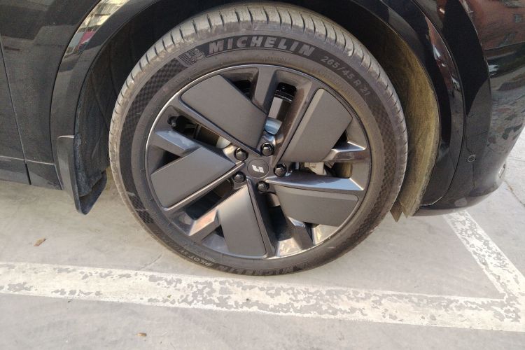 理想汽车 理想L7 2025款 Max 智能焕新版车身外观10