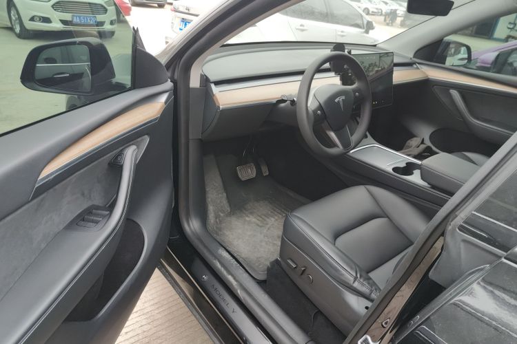 特斯拉 Model Y 2021款 标准续航后驱版中控内饰7003