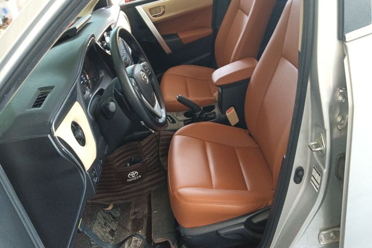 丰田 雷凌 2017款 改款双擎 1.8H GS E-CVT精英天窗版 国V局部细节19