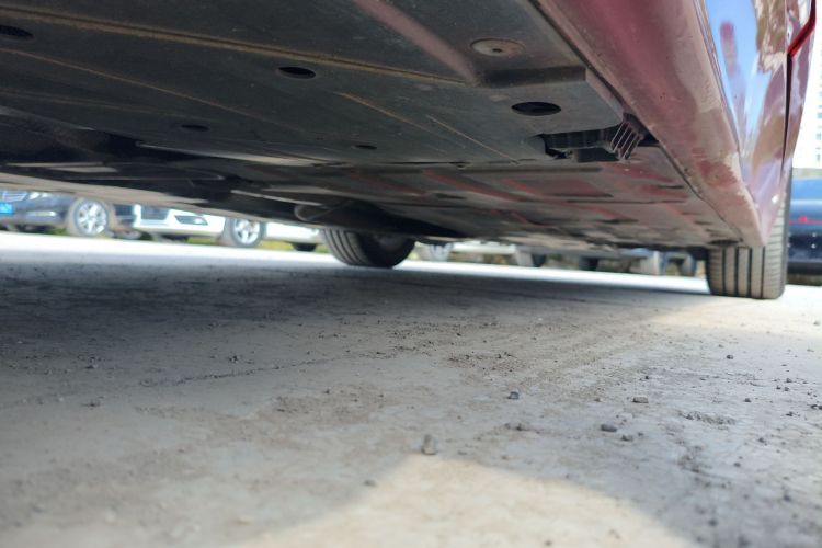 宝马3系 2015款 316i 运动设计套装局部细节9002