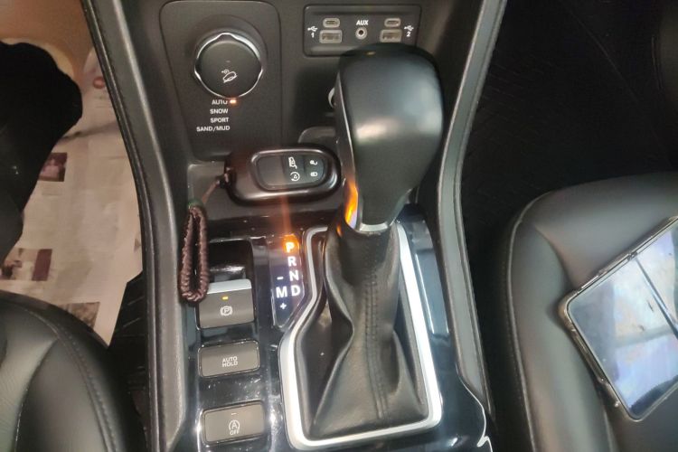 Jeep 大指挥官 2020款 2.0T 四驱夜鹰版中控内饰18