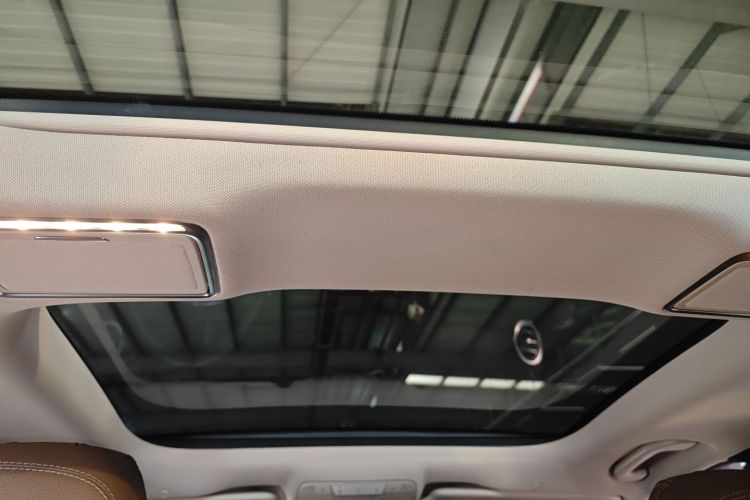 奔驰E级 2016款 E 200 L 运动型中控内饰22