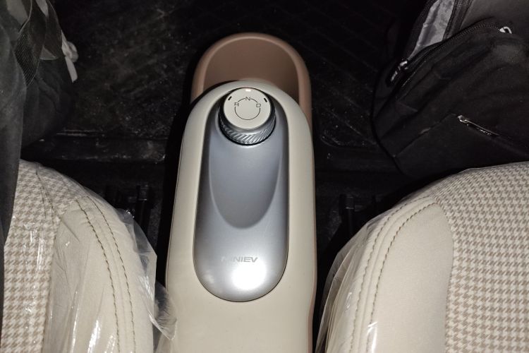 五菱汽车 宏光MINIEV 2025款 四门版 进阶款中控内饰18