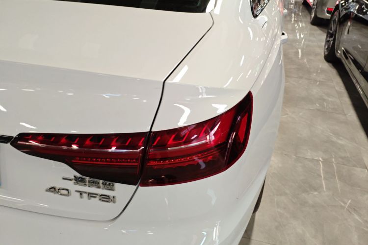 奥迪A4L 2022款 40 TFSI 豪华动感型车身外观9