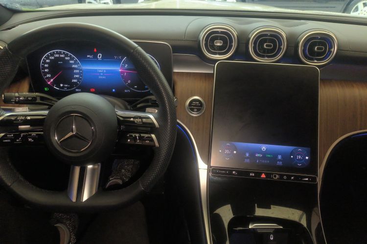 奔驰GLC 2023款 GLC 300 L 4MATIC 动感型 5座中控内饰7002