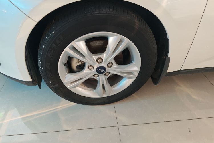 福特 福克斯 2017款 三厢 1.6L 自动舒适型智行版车身外观6007