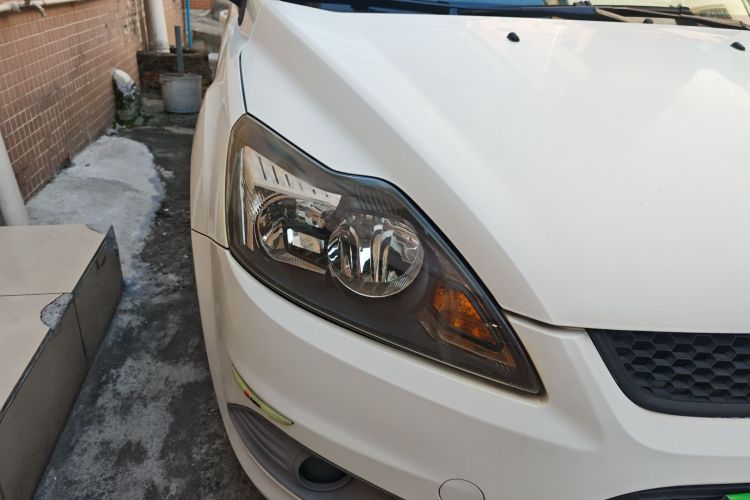 福特 福克斯 2013款 两厢经典 1.8L 自动基本型车身外观8