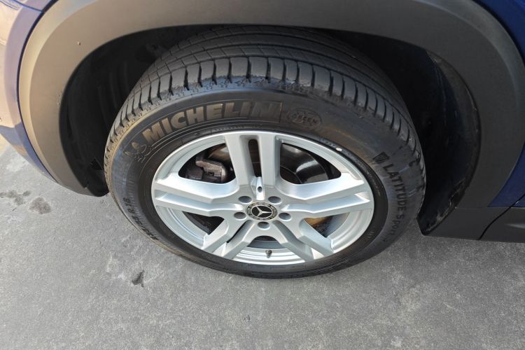 奔驰GLB 2022款 改款二 GLB 200 时尚型车身外观35