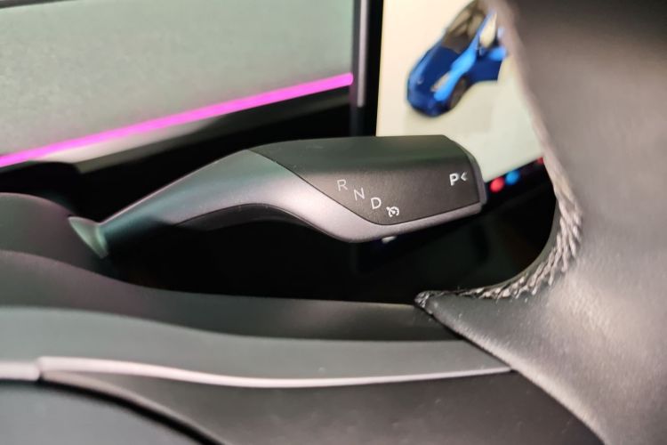 特斯拉 Model Y 2024款 长续航全轮驱动版中控内饰18