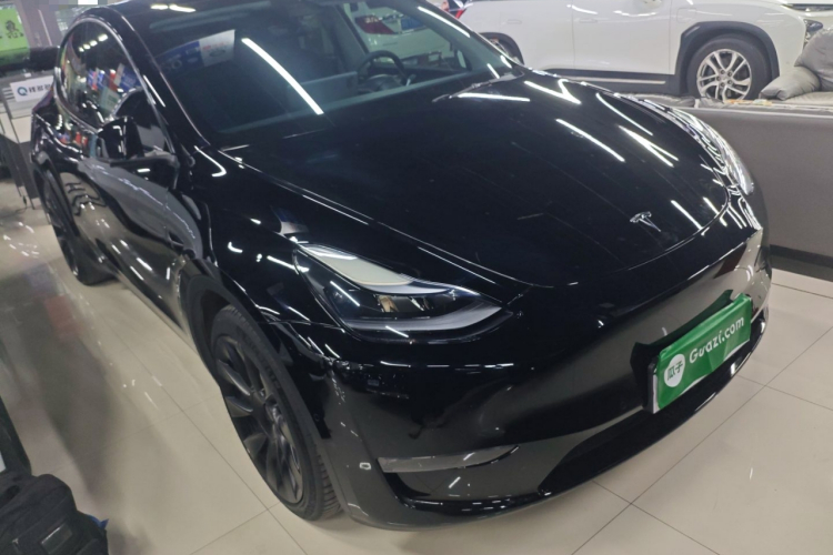 特斯拉 Model Y 2021款 标准续航后驱版车身外观3