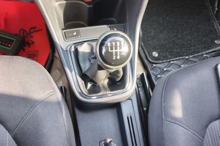 大众 捷达 2013款 1.6L 手动舒适型局部细节18