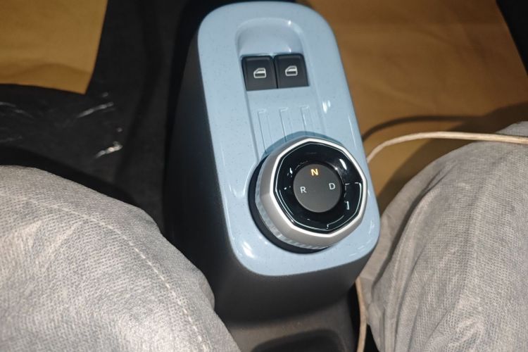 吉利银河 2024款 熊猫mini 200km 耐力熊中控内饰18