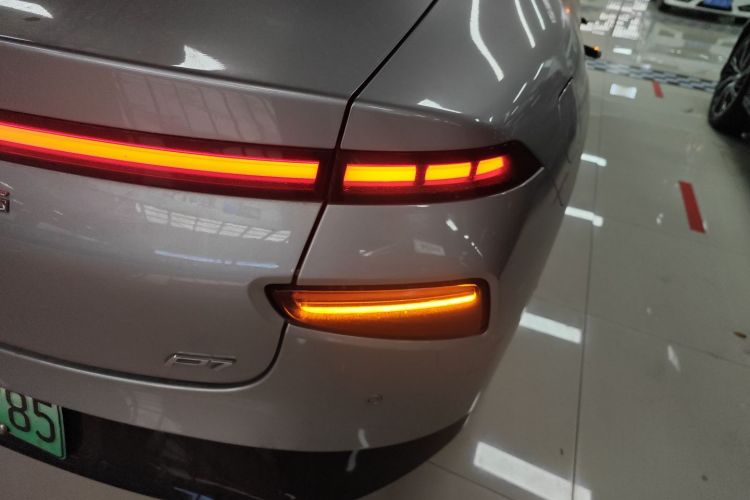 小鹏P7 2020款 670N车身外观9