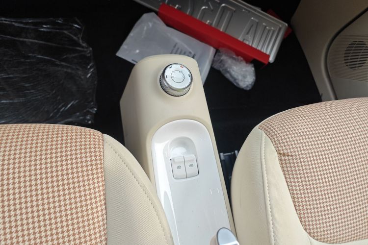 五菱汽车 宏光MINIEV 2024款 第三代 215km 青春版中控内饰18